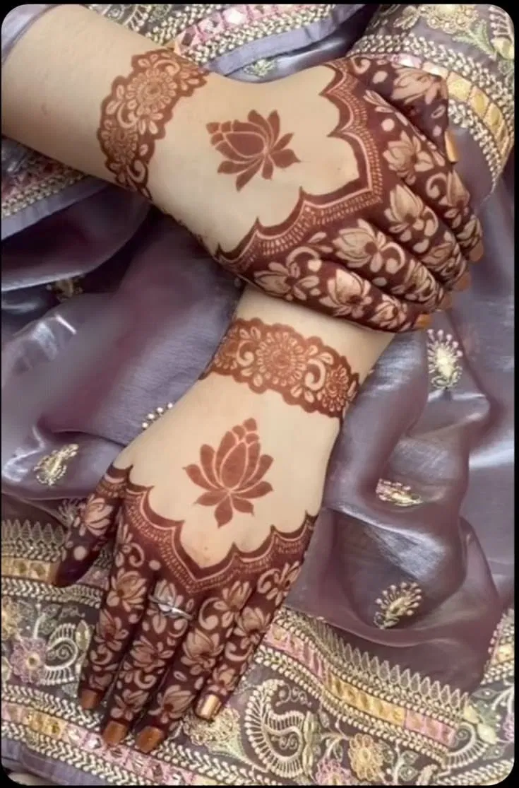 Bridal Simple Back Hand Mehndi Design with Gol Tikki and Lotus for Engagement (2)