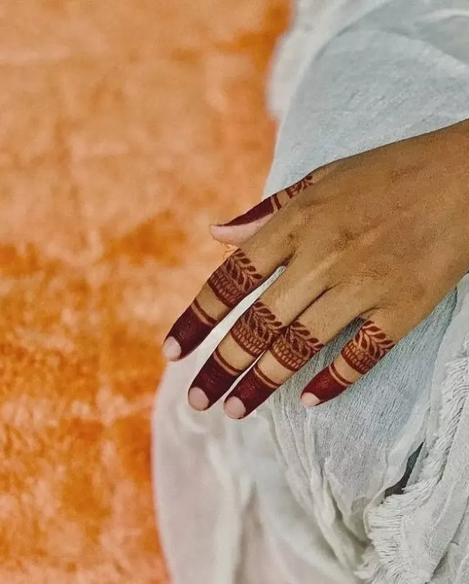 Aesthetic Minimal Back Hand Mehndi Design (12)