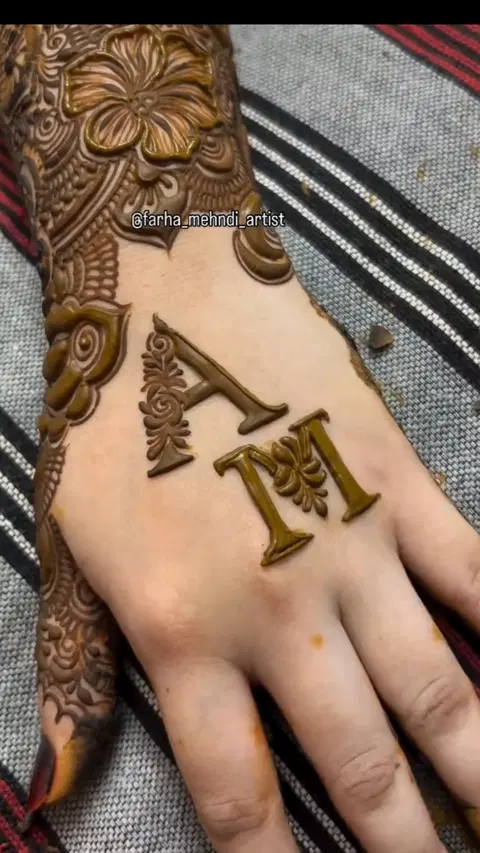 aesthetic simple circle back hand mehndi design