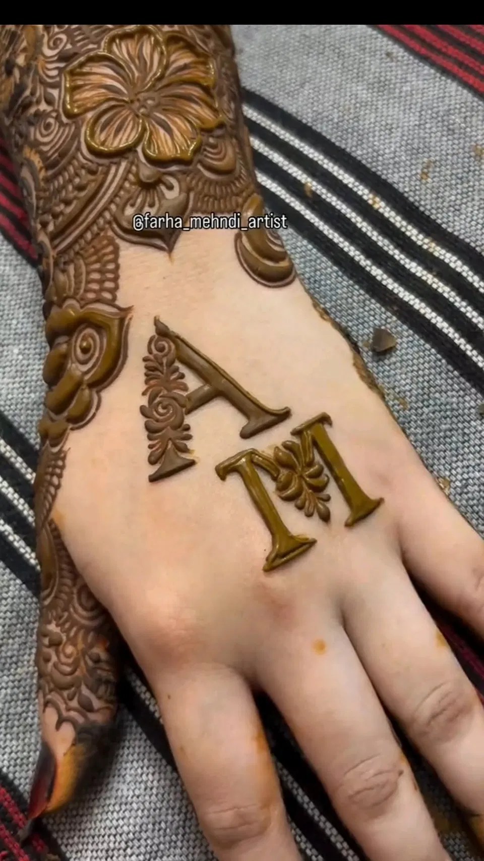 Aesthetic Simple Back Hand Mehndi Design with Gol Tikki and Hidden Name (17)