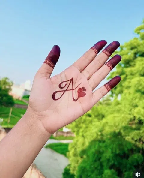 simple stylish heart front hand mehndi design