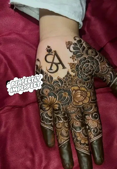 aesthetic arabic name front hand mehndi design