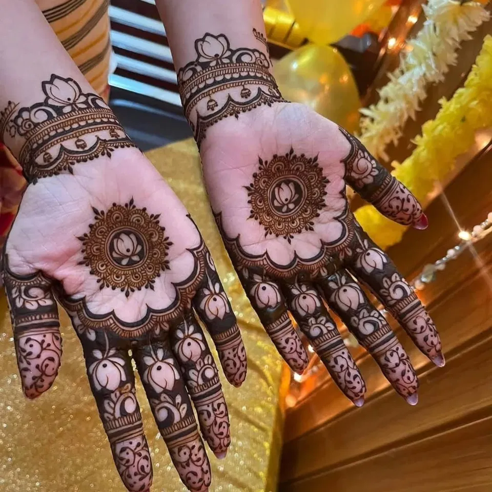 Bridal Stylish Front Hand Mehndi Design with Gol Tikki, Jaal and Lotus for Diwali (2)