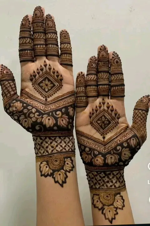 aesthetic simple circle mehndi design