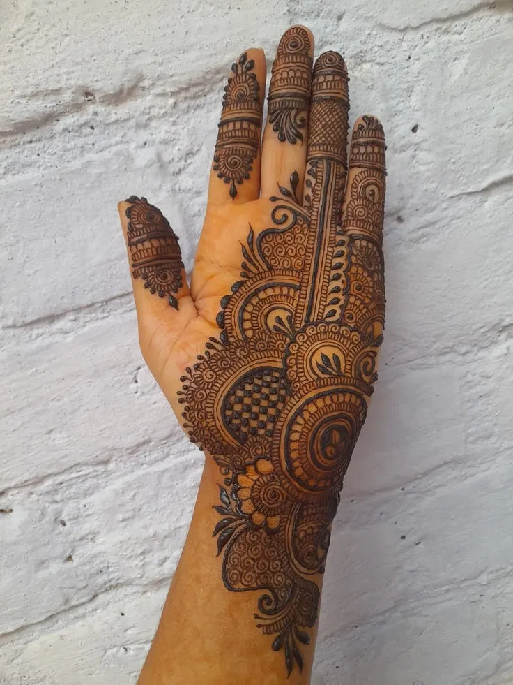 Simple Stylish Front Hand Mehndi Design for Teej