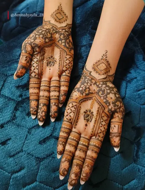 minimal simple back hand mehndi design