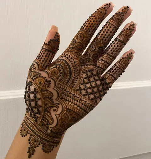 aesthetic front hand mehndi design
