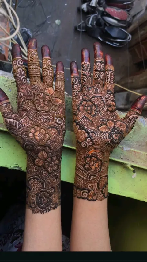 bridal figure front hand mehndi design