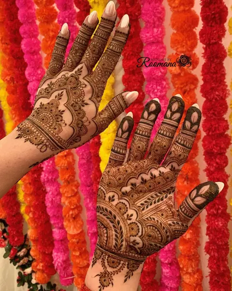 simple circle foot mehndi design