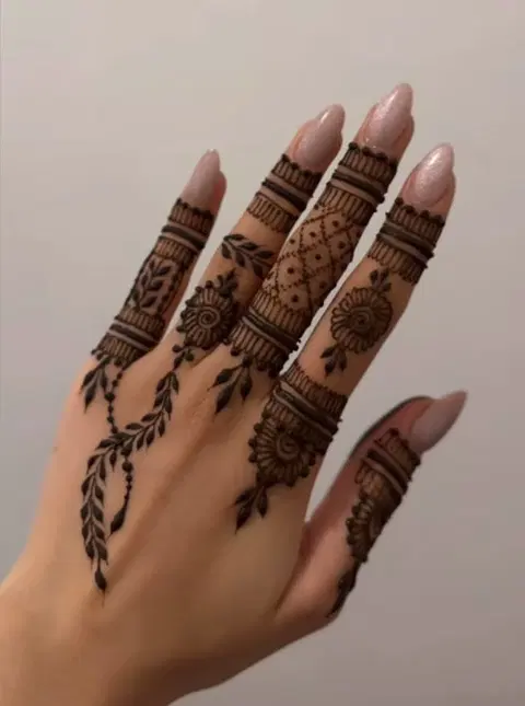 arabic minimal back hand mehndi design