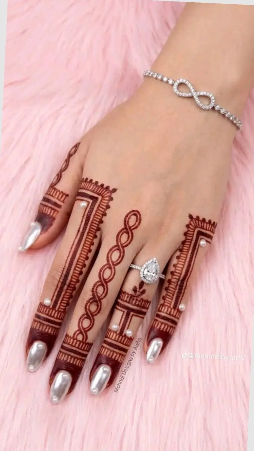 Aesthetic Royal Finger Mehndi Design with Gol Tikki for Engagement