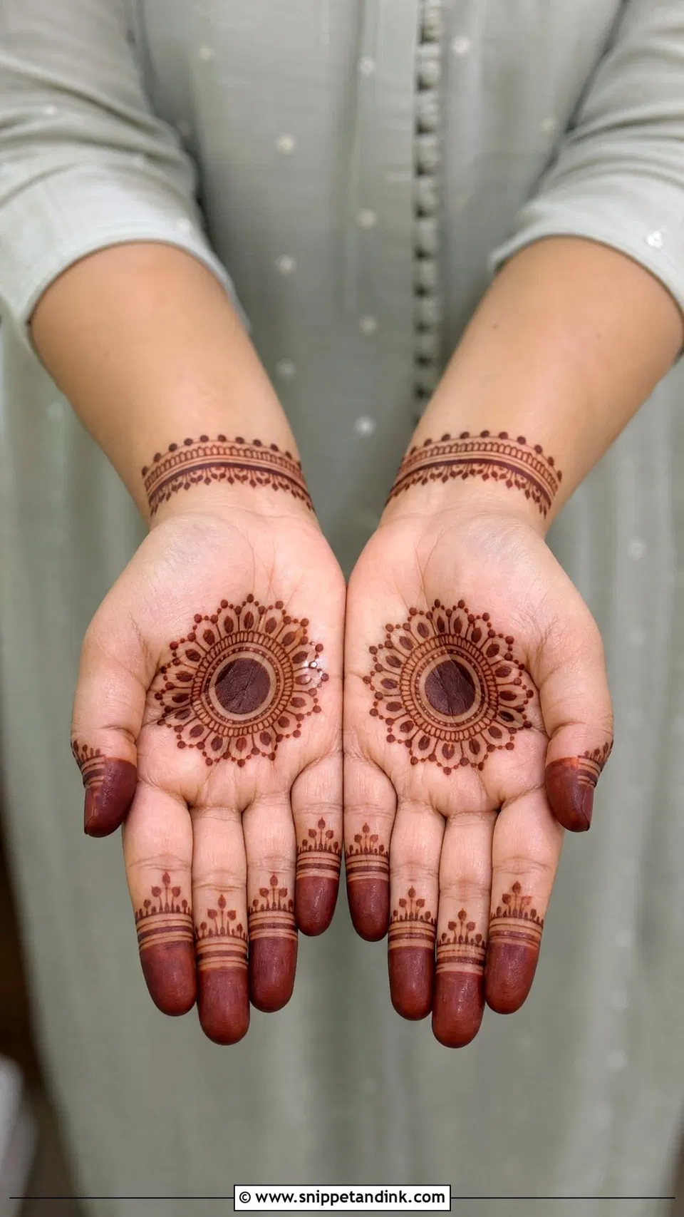 Simple Finger Mehndi Design with Gol Tikki for Engagement