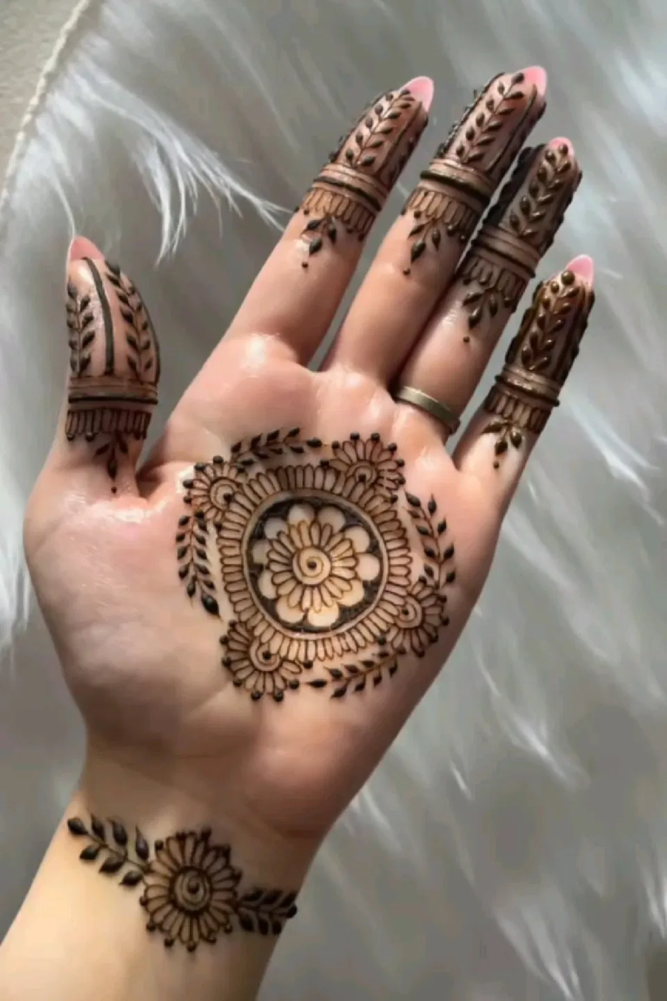 Simple Finger Mehndi Design with Gol Tikki (5)