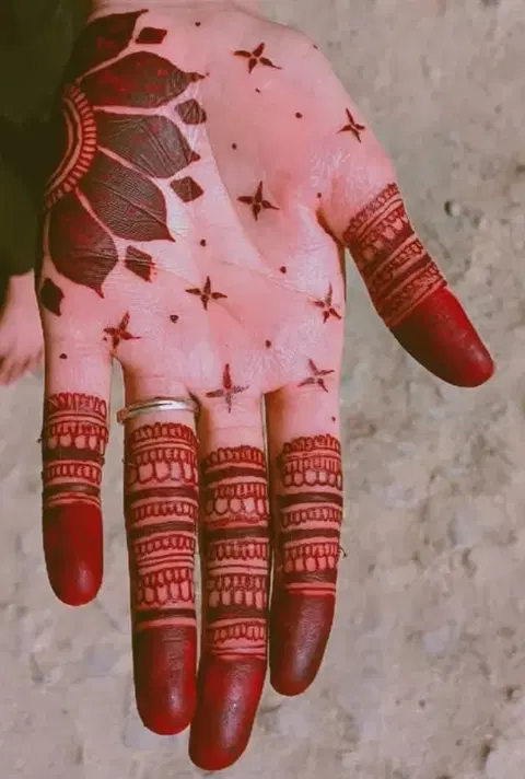 aesthetic arabic front hand mehndi design