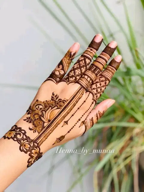 aesthetic bridal circle finger mehndi design