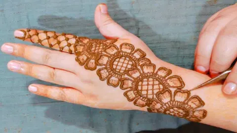 arabic simple flower back hand mehndi design
