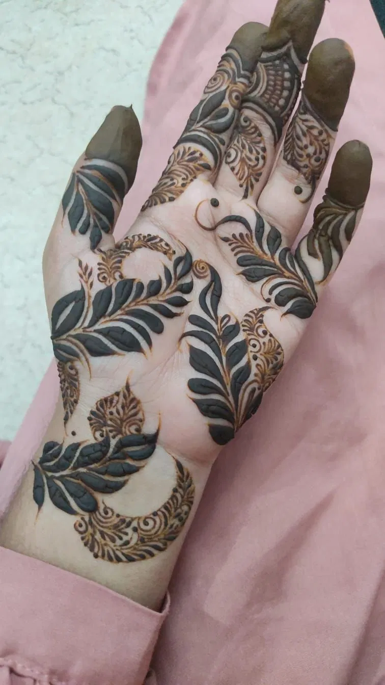 Aesthetic Arabic Finger Mehndi Design (12)