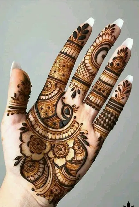 aesthetic arabic front hand mehndi design