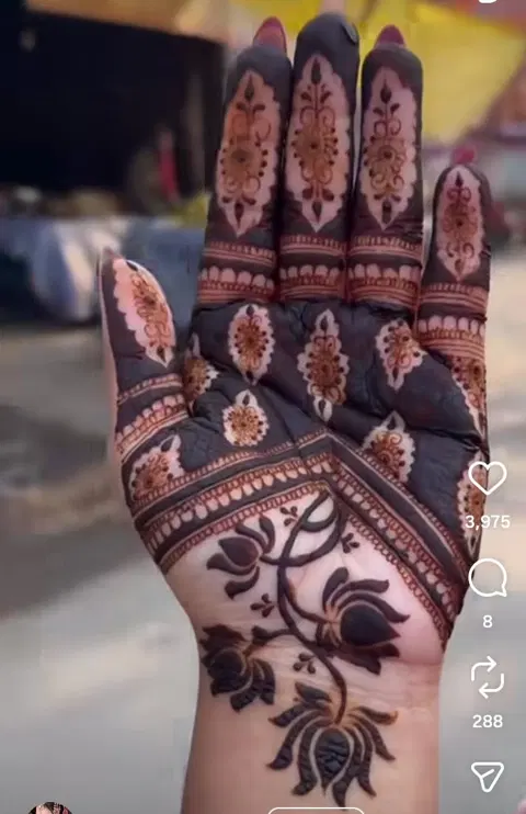 simple stylish peacock front hand mehndi design