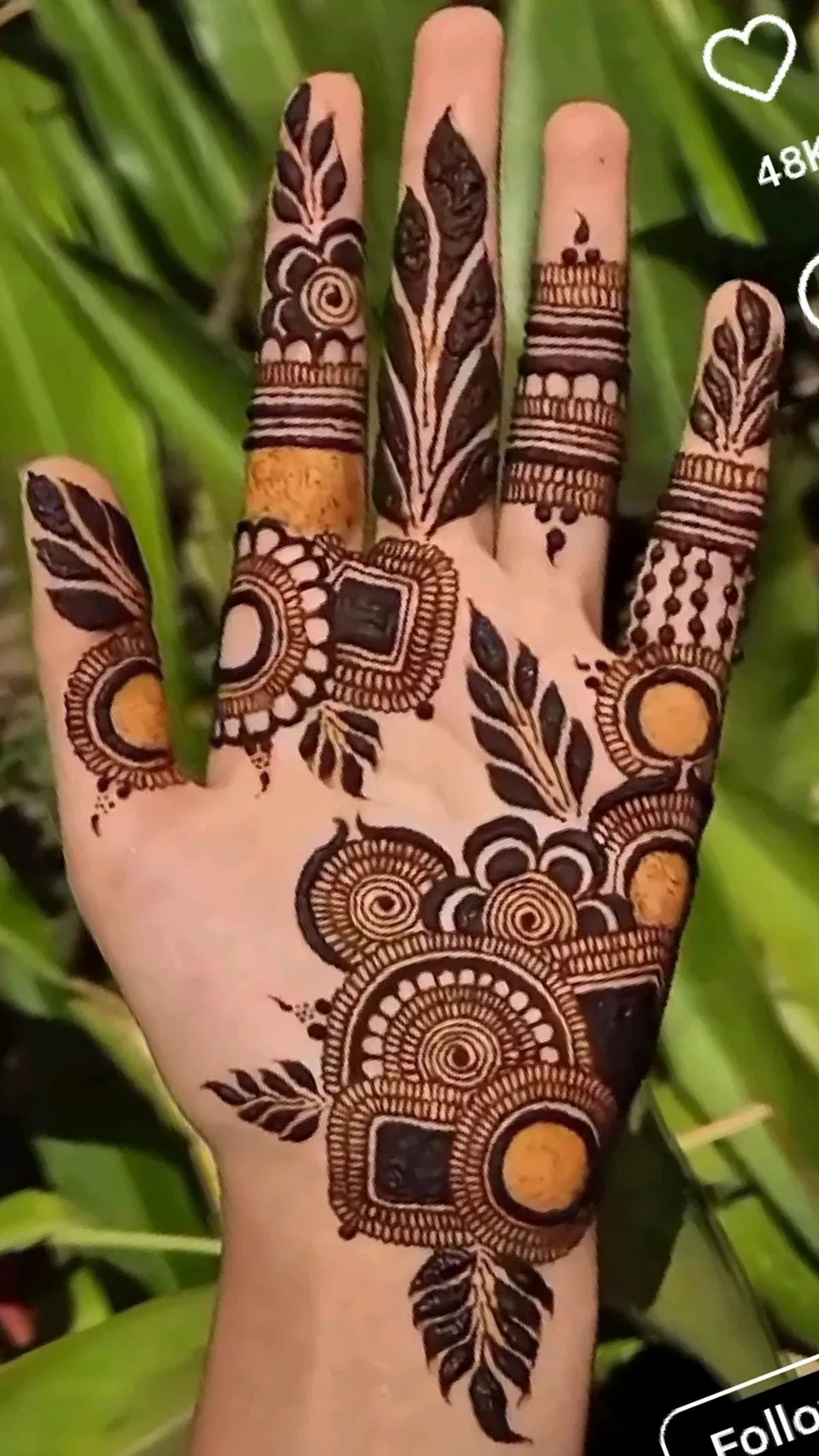 Aesthetic Simple Finger Mehndi Design with Hidden Name (3)