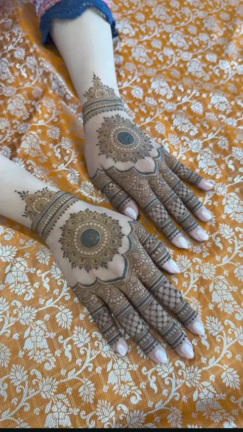 bridal simple circle back hand mehndi design