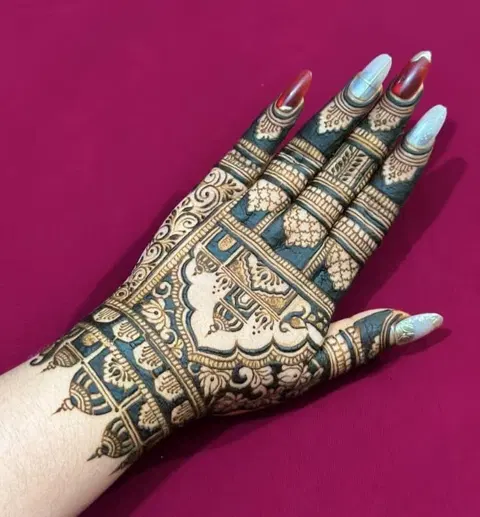 aesthetic bridal circle back hand mehndi design