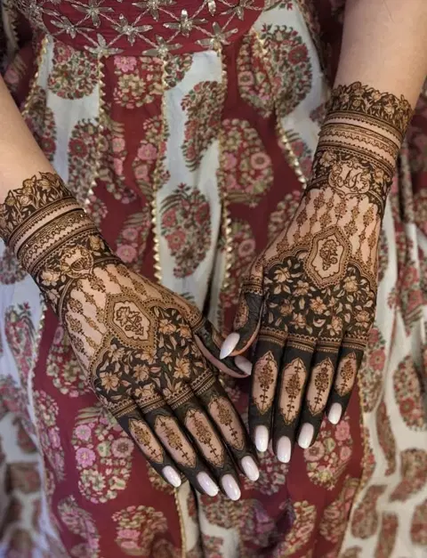bridal indian front hand mehndi design