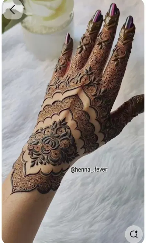 aesthetic bridal circle back hand mehndi design