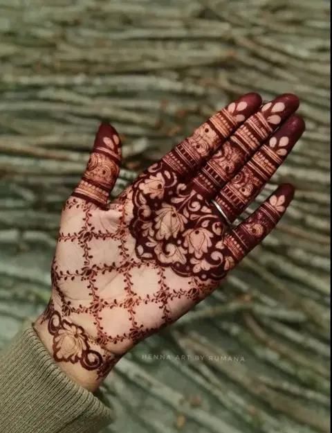 aesthetic bridal front hand mehndi design