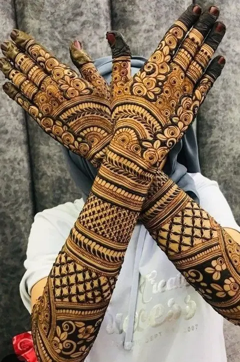 bridal dubai figure arm mehndi design