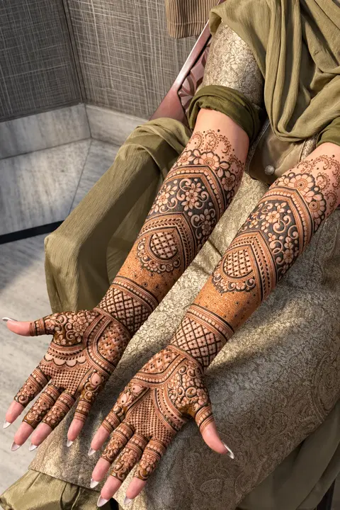 bridal indian figure front hand mehndi design