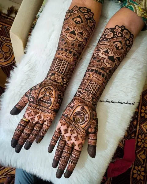 bridal indian figure back hand mehndi design