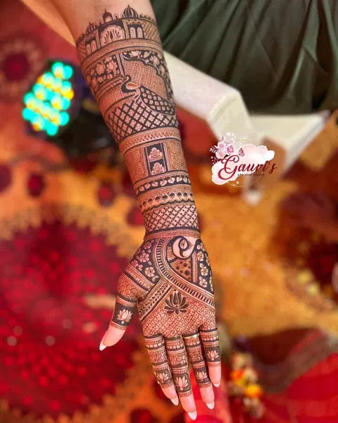 bridal stylish figure back hand mehndi design