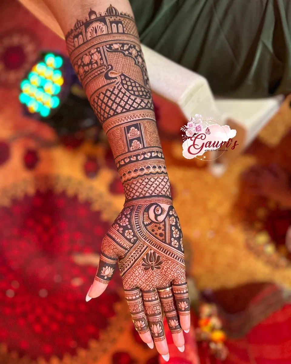 Bridal Stylish Back Hand Mehndi Design with Figures (17)
