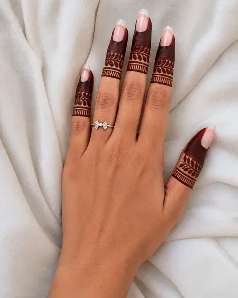 aesthetic minimal back hand mehndi design