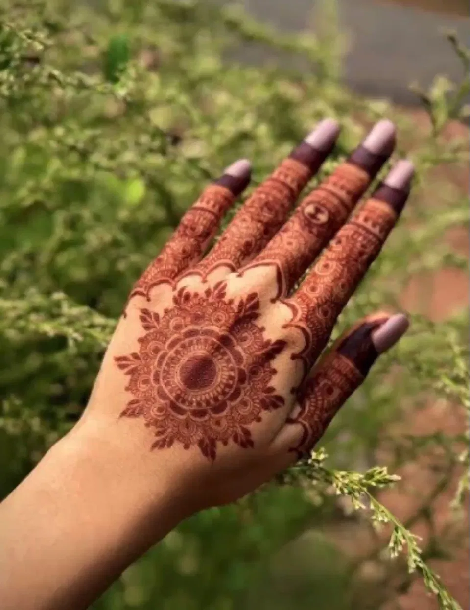 Aesthetic Simple Finger Mehndi Design with Gol Tikki for Diwali