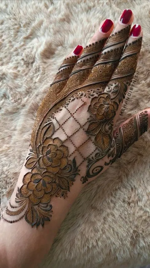 arabic bridal circle finger mehndi design