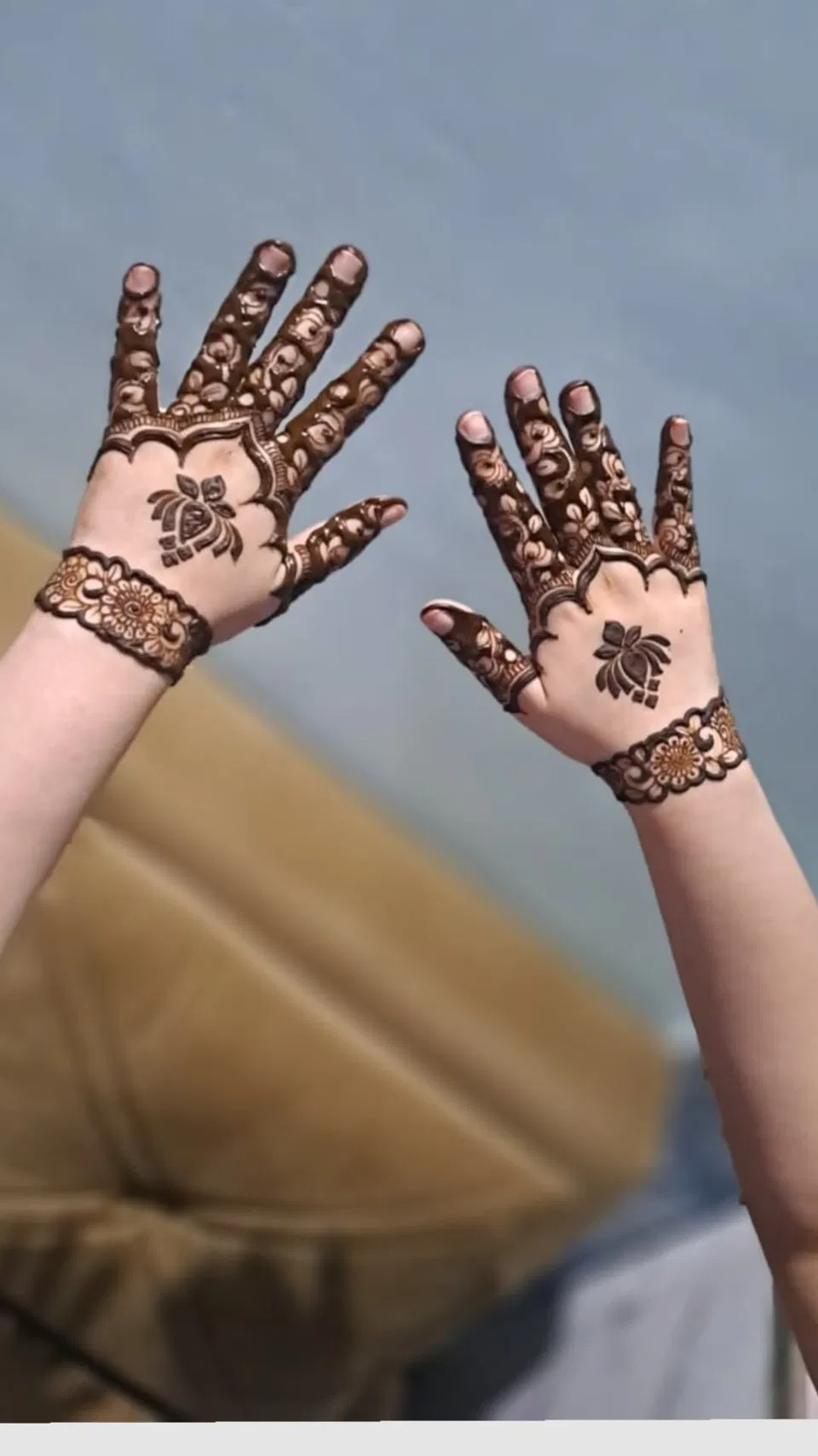 Front Hand Mehndi Design (3)