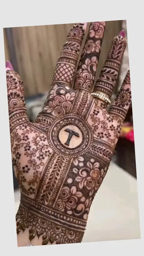 aesthetic indian name finger mehndi design