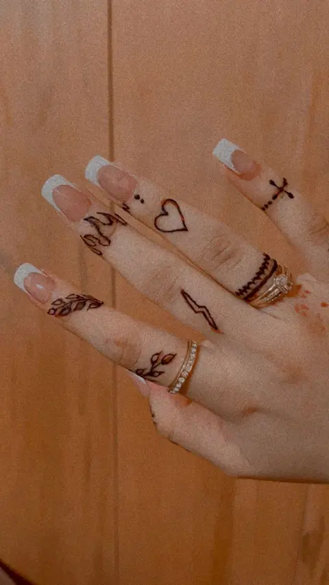 aesthetic minimal heart back hand mehndi design