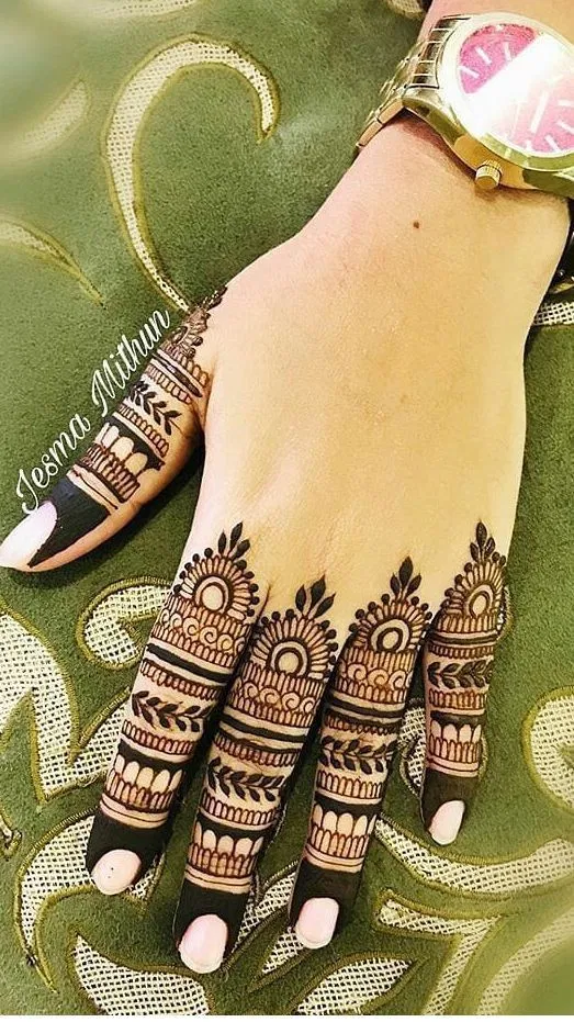 Simple Stylish Back Hand Mehndi Design with Gol Tikki for Eid