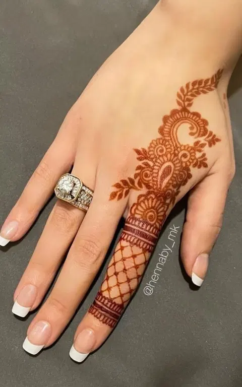 simple stylish bel back hand mehndi design