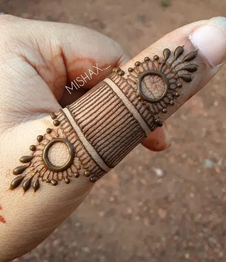Simple Stylish Finger Mehndi Design with Gol Tikki (3)
