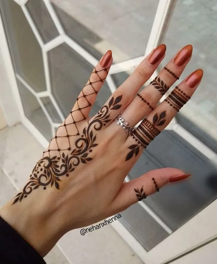 Aesthetic Arabic Finger Mehndi Design (15)