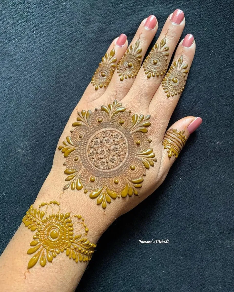 Simple Back Hand Mehndi Design with Gol Tikki for Diwali (4)