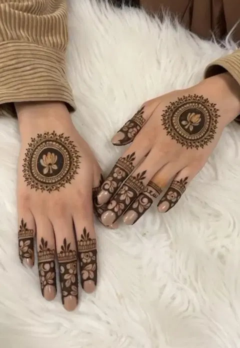 simple circle back hand mehndi design