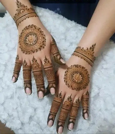 minimal simple circle back hand mehndi design