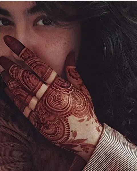 aesthetic bridal back hand mehndi design