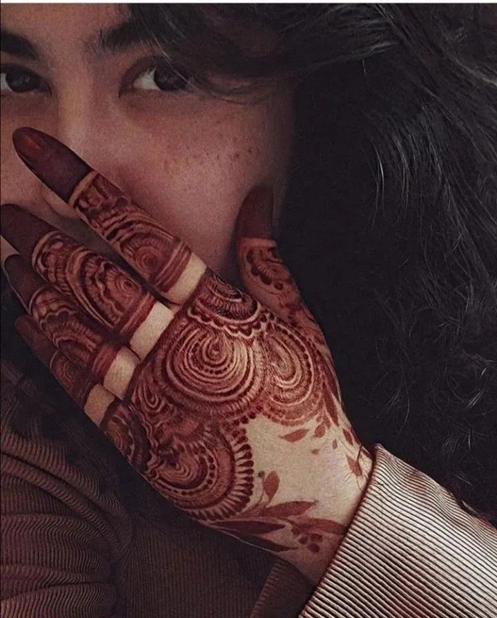 Aesthetic Bridal Back Hand Mehndi Design for Eid (2)