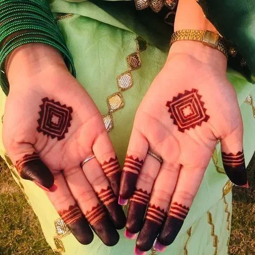Minimal Simple Front Hand Mehndi Design with Gol Tikki for Karwa Chauth